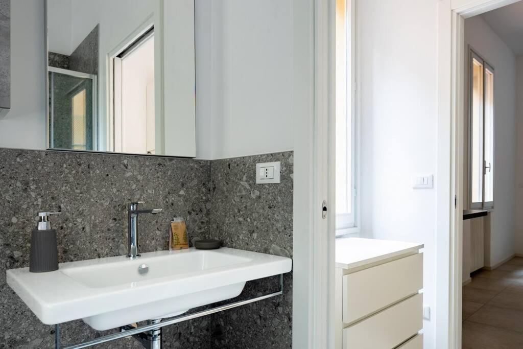 Apartment Isaia - 10 Minutes From Piazza Maggiore بولونيا المظهر الخارجي الصورة