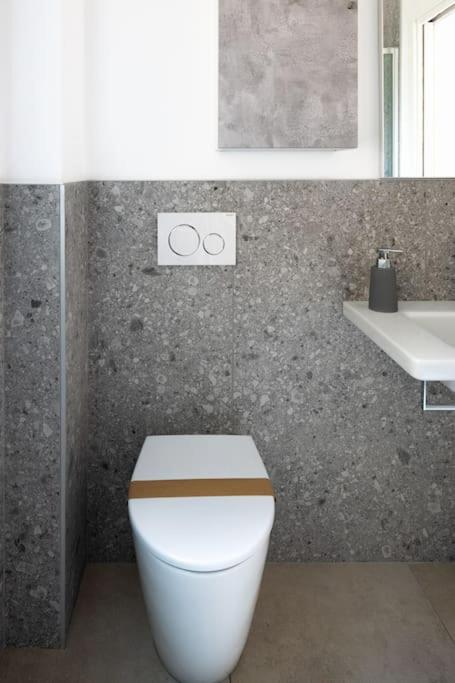 Apartment Isaia - 10 Minutes From Piazza Maggiore بولونيا المظهر الخارجي الصورة